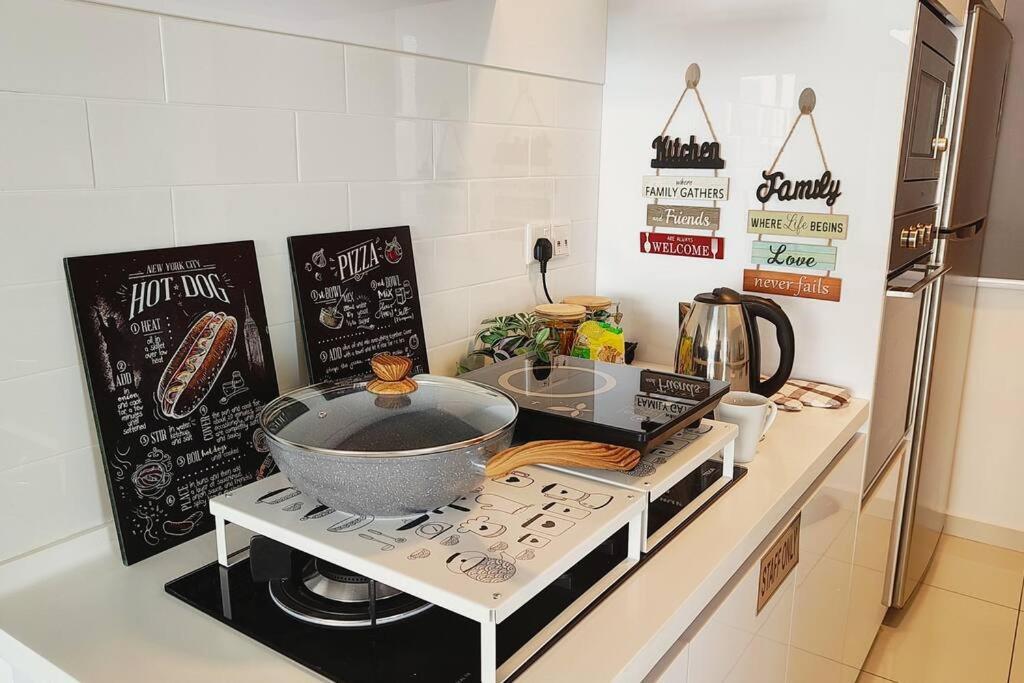Infinity Pool 2Br Suite 7Pax @Beacon @Georgetown Ngoại thất bức ảnh