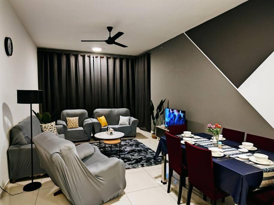 Infinity Pool 2Br Suite 7Pax @Beacon @Georgetown Ngoại thất bức ảnh