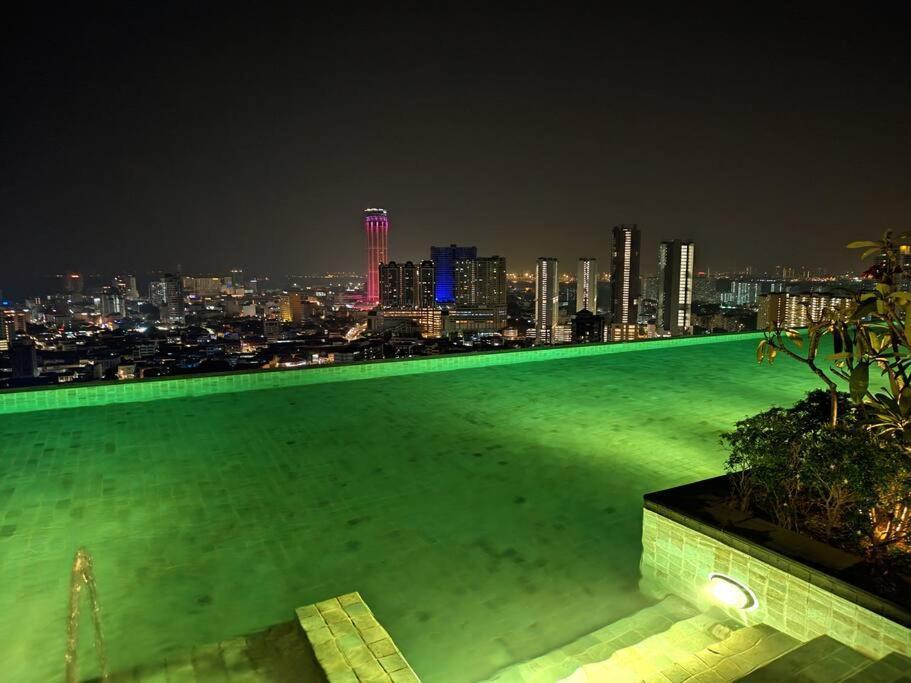 Infinity Pool 2Br Suite 7Pax @Beacon @Georgetown Ngoại thất bức ảnh