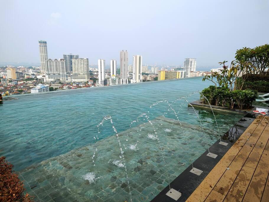 Infinity Pool 2Br Suite 7Pax @Beacon @Georgetown Ngoại thất bức ảnh