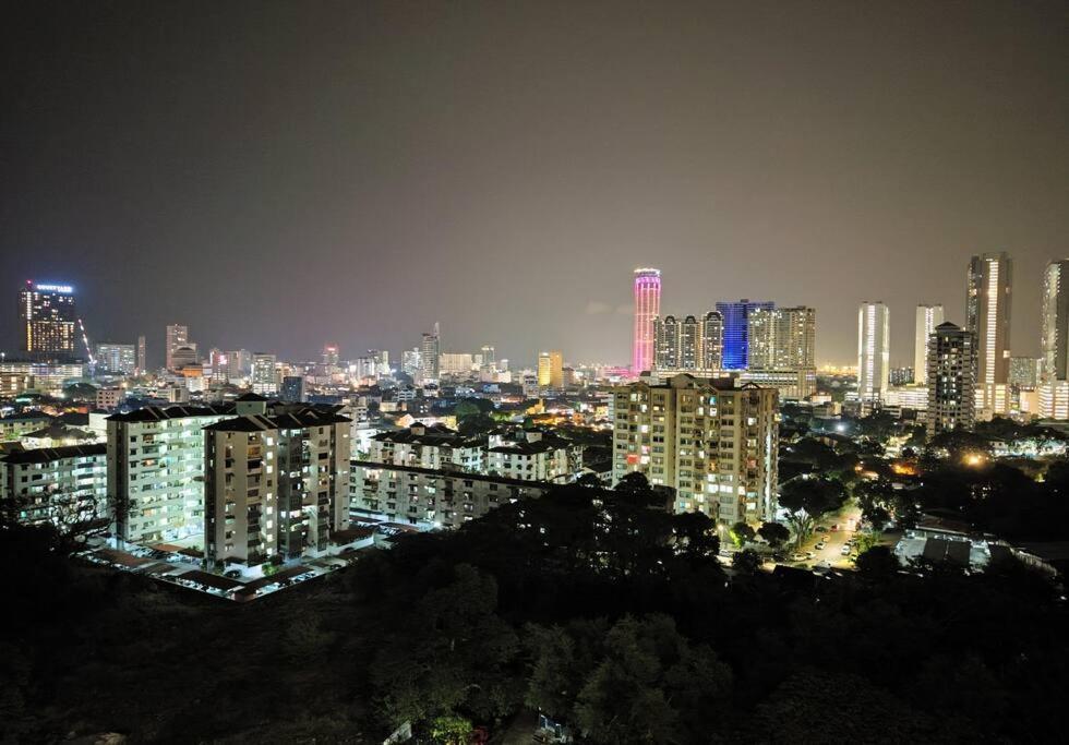 Infinity Pool 2Br Suite 7Pax @Beacon @Georgetown Ngoại thất bức ảnh