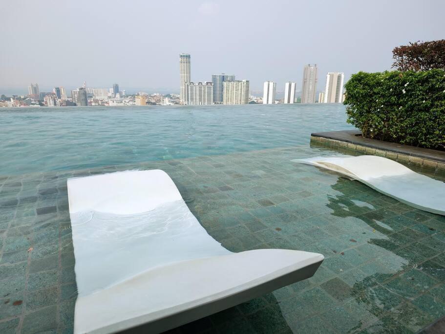 Infinity Pool 2Br Suite 7Pax @Beacon @Georgetown Ngoại thất bức ảnh