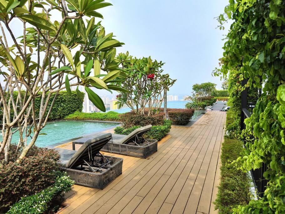 Infinity Pool 2Br Suite 7Pax @Beacon @Georgetown Ngoại thất bức ảnh